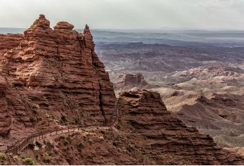张掖平山湖大峡谷半日游【可选下午班精致小车团·市内免费接送】【[超长时停留、尽情享受属于您的旅行时光、舒适商务车、下单即发车、一人也发车]】
