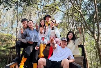 云南西双版纳基诺山巴朵村雨林徒步一日游*纯玩+12种体验项目【[臻选线路]超70%水路溯溪+纯玩零套路+熟路老司机往返接送，解锁高品质雨林徒步】