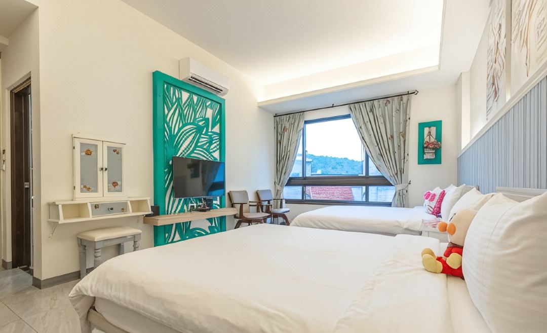 Happiness is coming – Pet-Friendly Elevator B&B near Train Station
