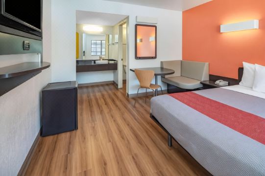 Motel 6 Thousand Oaks, CA