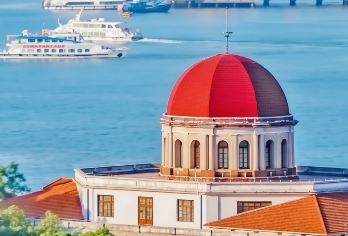 厦门鼓浪屿+菽庄花园+日光岩一日游【中高级导游讲解·私家团】【[线路精心设计]在拥有300多条小巷的鼓浪屿为你串联起1条人少景美的世遗线路，含菽庄花园+日光岩】