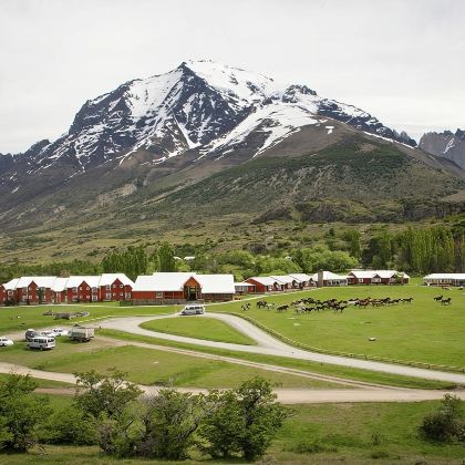 智利纳塔莱斯港百内国家公园一日游【探索打卡三塔一日游】