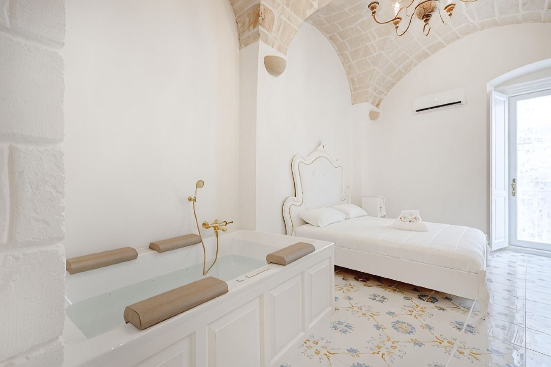 Marchesa - 2 Bedrooms, Terrace & Bath Tub in Center