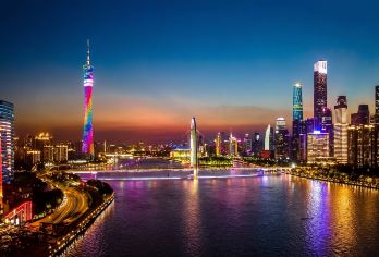 广州白云山+陈家祠+珠江夜间活动一日活动丨含门票+讲解+白云山景交【广州，一座融合了传统与现代的城市，既保留了丰富的历史文化底蕴，又展现了充满活力的现代都市风貌。】