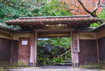 日本京都-琉璃光院-三千院-贵船神社-岚山-红叶巡礼.红叶季【专业行程定制，精选热门景点，高效游玩不走回头路，贴心服务保障，轻松】