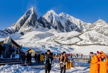 丽江玉龙雪山+蓝月谷一日游【冰川大索道 可升级印象丽江表演】【[贴心服务]赠送雪山三宝（防寒服、氧气、矿泉水），旺季咨询客服下单；】