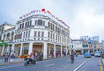 海口骑楼老街+冯小刚电影公社+钟楼+雷琼火山口地质公园【一单一团不拼团，一团一车不拼车！行程可调】