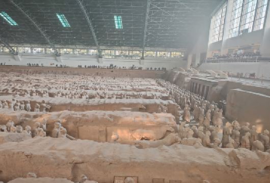 秦始皇帝陵博物院(兵马俑)+丽山园一日游【深度游+可选演出】【西安市二环内酒店上门接驾，严选导游，含耳麦，深度讲解3.5H,努力提供高质量的讲解+服务。】