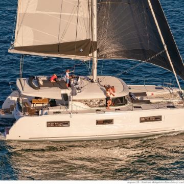 希腊圣托里尼岛豪华双体船之旅 爱琴海/丰盛BBQ餐/22人团