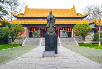 南京出发：牛首山+朝天宫+阅江楼+江南贡院一日游【私家团】【私家小团丨小众玩法丨纯玩无购丨独立包车丨行程可调丨随停随走丨时间自由丨上门接送】