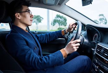 迪拜/阿布扎包车一日游【可定制 全程中文司机 迪拜市区出发】【[中文司机]5座，出行无忧！让您全程省心！】