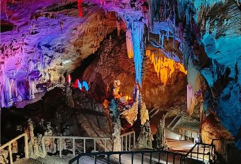 重庆：武隆天生三桥+芙蓉洞+芙蓉江 |中英多语种-定制包车#【车接车送，全中文服务，沟通无障碍，深度体验热门景点，行程景点可调】