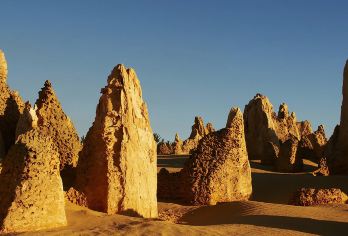 『珀斯北线』尖峰石阵+扬切普国家公园+兰斯林白沙丘｜行程可调【珀斯启程·荒野四重奏：尖峰石阵的亿年岩柱、扬切普的湿地秘境、兰斯林的白沙海洋，一次看尽西澳地貌教科书】