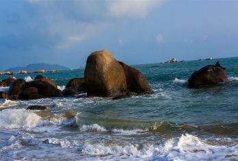 三亚经典地标打卡一日游-大小洞天+天涯海角【独立包车不拼团，专属用车保障隐私与舒适，享受贵宾级出行服务，无需迁就他人节奏】