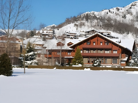 Vilallonga de Ter酒店住宿-Hotel Grevol Spa