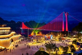  花江大桥网红打卡包车一日游｜专属司机【私家团+上门接送】【世界双冠·基建之巅：625米桥面高差问鼎世界第一高桥，1420米主跨堪称山区桥梁跨径横竖都是第一。】