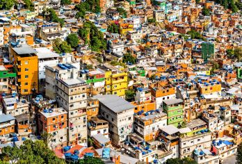 巴西里约热内卢 罗西尼亚贫民窟半日游(深入贫民窟+天天发团)【打破刻板印象和传闻，安全地探索贫民窟】