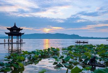 杭州西湖游船+雷峰塔+灵隐寺一日游【真纯玩/市区上门接】【[核心景点]日游西湖、西湖游船环湖游，雷峰塔一览西湖全景。】