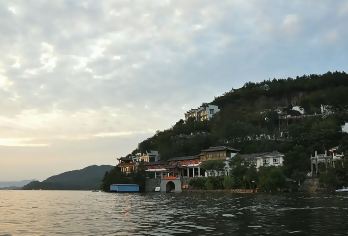 【旅小皖/私家团】东石笋+万佛湖休闲纯玩1日游（含游船）【[服务保障]24h 出行管家 1 对 1 服务，私家团。】