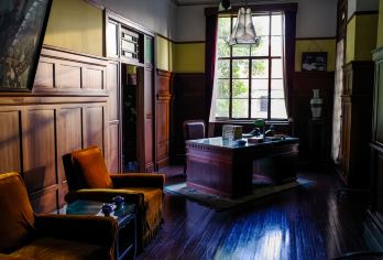 牛首山文化旅游区+南京总统府+大报恩寺遗址博物馆一日活动【金牌导游讲解团，无购物，自发班，高性价比；】