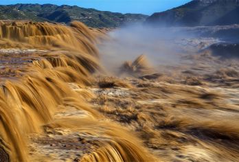 延安+陕西黄河壶口瀑布+黄帝陵一日游【“君不见黄河之水天上来”李白的诗在耳边回响；“逝者如斯夫，不舍昼夜”孔子的话在壶口瀑布前有了新的生命】