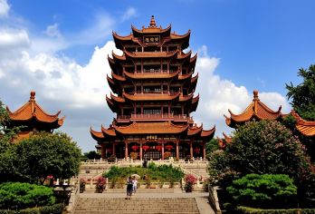 黄鹤楼+长江大桥+湖北省博物馆+东湖听涛+江汉路一日16人团【贴心安排二环内酒店上门接，特别赠送户部巷蔡林记热干面一碗。全程含无线耳麦，含《遇见楚庄王》表演。】