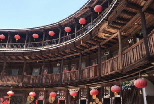 南靖云水谣古镇+福建土楼王景区一日游【6-8人团+送登楼】【[小团升级]岛内酒店门口接/接送讲解8人内/商务和独立头等商务座椅可选/赠送土楼可登楼全景拍照】