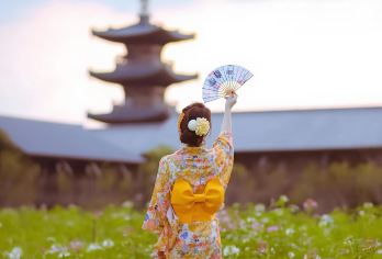 无锡三国水浒城+禅意小镇·拈花湾一日游【影视基地&拈花倾城】【[丰富历史体验]：畅游三国水浒城，实景感受金戈铁马，在拈花湾品禅意文化，穿越古今，体验多元历史风情。】