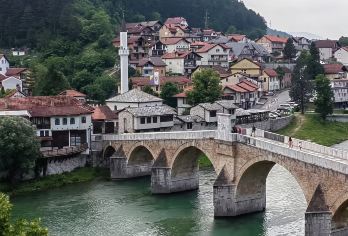 科尼茨包车行：古桥激浪核避难所碧湖手工艺【无需为交通烦恼，舒适专车全程接送，行程灵活自由，随心掌控游览节奏，沉浸式感受波黑风情。】