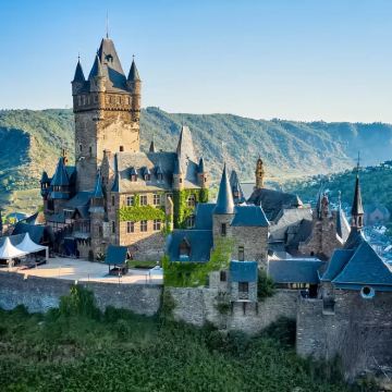 法兰克福+科布伦茨两河交汇奇景+古老要塞领略德式魅力/包车游