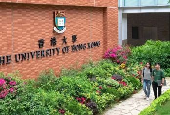 香港大学「文化解码」City Walk专业导览 + 建筑故事【在专业户外研学导师带领下，亲子家庭漫步香港街头，以无电子产品的沉浸式体验，探索城市建筑美学、街巷故事】