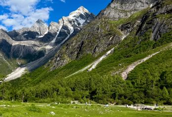 毕棚沟一日游：探索四川高山仙境【呼吸新鲜的山间空气，远离拥挤的街道，进入开阔的山谷 逃离炎热的夏天，在雪山脚下享受清凉 用摩天大楼的景色换取巍峨的山脉，享受一整天的自由】