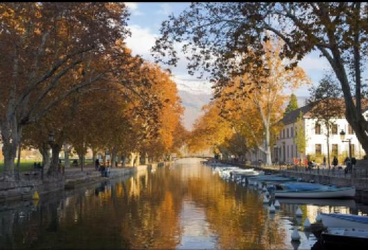 法瑞日内瓦安纳西老城区+安纳西湖畔+安纳西城堡一日游【专属包车省心游：全程专车服务，无缝衔接景点，免去转车劳顿，自由掌控游览节奏享受舒适惬意的深度之旅。】