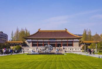 南京博物院半日游【精品游丨深层次丨拼团2H讲解丨门票免费】【我们将自身10+人文景点讲解经验结合南京丰富旅游资源，推出了南京高端讲解服务产品—金陵风云系列。】