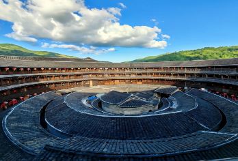 【探秘土楼王】永定高北土楼1日游【市区酒店接送+多套餐可选】【◆[行程亮点]探访神之围楼《大鱼海棠》女主椿的家，爸爸去哪儿同款，美拍同款靓照~】