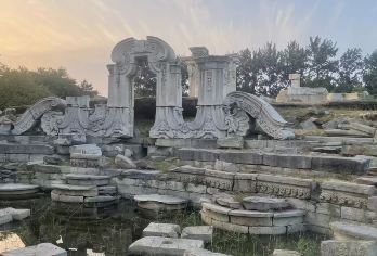 圆明园包团半日活动｜英/粤/法/日/德/俄等多语种私人导游讲解【覆盖英/粤/法/日/德/俄语言，私人导游详解遗址历史，中外游客皆能清晰理解 “万园之园” 文化内涵。】