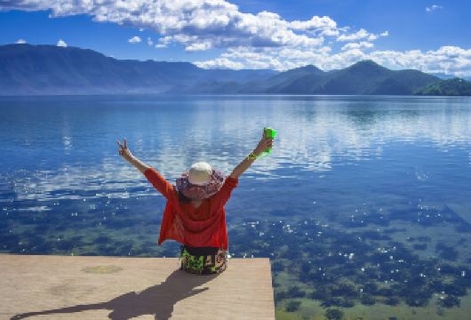 云南丽江泸沽湖一日游【商务车小团环湖猪槽船游湖纯玩不进家访】【安心出行：真正的纯玩一日游，全程0隐形消费，让您出游没有后顾之忧。】