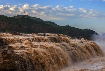 黄帝陵+始祖堂+黄河壶口瀑布一日游【观瀑布奔腾 拜始祖轩辕】【体验陕北当地美食，让您旅途玩的开心，带你壶口的气势滂湃景观。】
