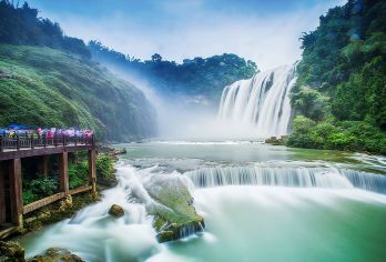 贵州黄果树一日游【景区专线直达，可选2+1保姆车和8人小团】【[经典必选]5A级景区，黄果树瀑布、天星桥、86版《西游记》片尾曲取景地-陡坡塘，精华景点一个不落。】