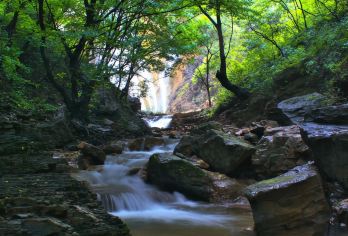 邢台云梦山风景区一日游【领略秀丽风光，品味自然之美!】【景区因山雄、水秀、谷幽、洞奇，被誉为“小九寨沟”。】