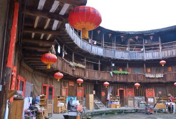 南靖田螺坑土楼+裕昌楼+塔下村一日游纯玩独立私家团+导游讲解【[专属服务]1单1车，一台车一整天只为您服务 ，不拼团告别拥挤，上门接送更省心，天天发团灵活选】