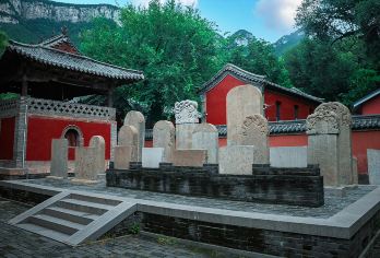 济南灵岩寺【猩咖说|含门票|2H包团精讲|探寻千年古刹奥秘】【[独立成团]一单一团，享受私家小团，一对一服务听得清看得懂】