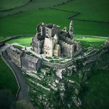 爱尔兰暗黑古堡科克布拉尼城堡+卡瑟尔岩包车一日游【中文司机】