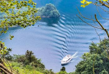竹山苗寨+长潭岗峡谷河湖游【赠送苗家特色餐、凤凰等待演绎】【万人出游，品质保障，全程无自费】