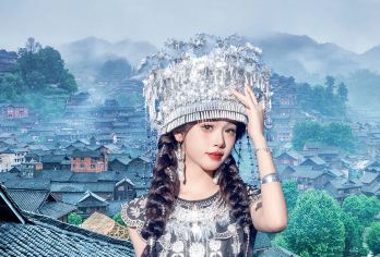 西江千户苗寨一日游【赠送苗服体验>旅拍代金券】【[推荐理由]：赠送苗服换装体验&赠送旅拍代金券&品苗家长桌宴/高山流水】