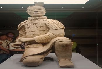 【12人小团】兵马俑+华清宫一日游【可选长恨歌/驼铃传奇】【[精品小团]晚出发12人小团◆中巴商务小车◆资深导游◆专业讲解◆特色美食】