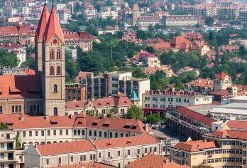 青岛一日游+外语导游：栈桥+圣弥额尔教堂+青岛啤酒博物馆EA【全程中文/英文/俄语/法语/韩语/葡萄牙语服务，沟通无障碍，景点可调】