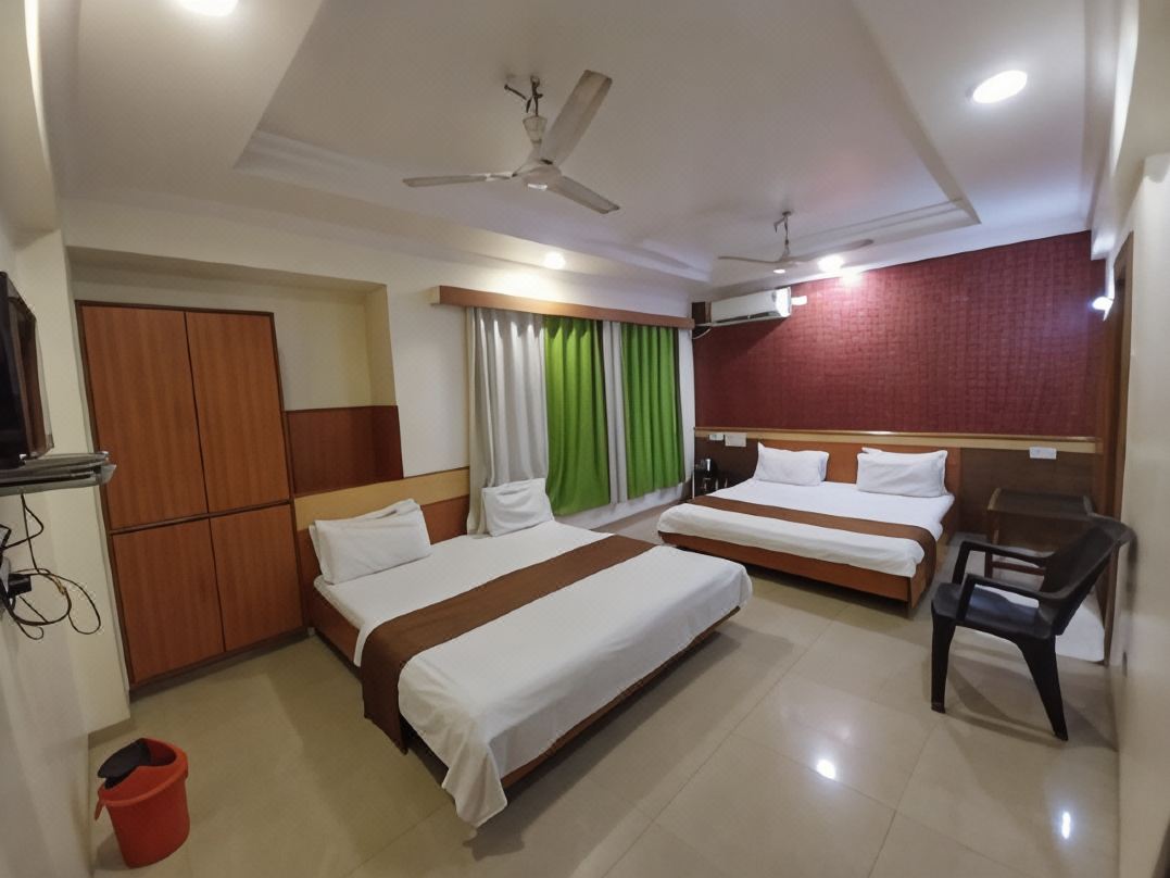 Hotel Om Park- Walkable Distance to Sai Baba Temple