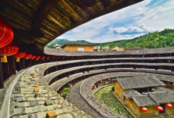 南靖云水谣+初溪古村落景区一日游【独立成团包车游+时间自由】【岛内全部+部分岛外可接送，8：00左右才出发 比大团多睡1h 全程高速，能节约3h车程时间】