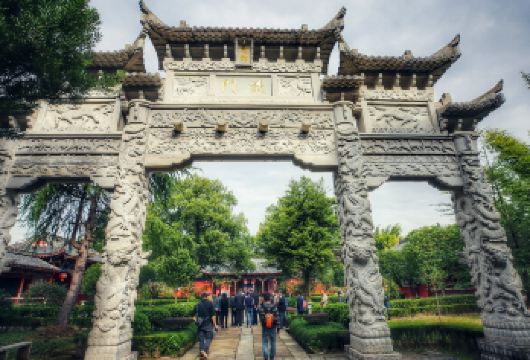 2人起私家团龙虎山象鼻山上清古镇一日游南昌鹰潭上门接送【所选城市市区免费上门接送，方便快捷，省时省力（时间可微调）】